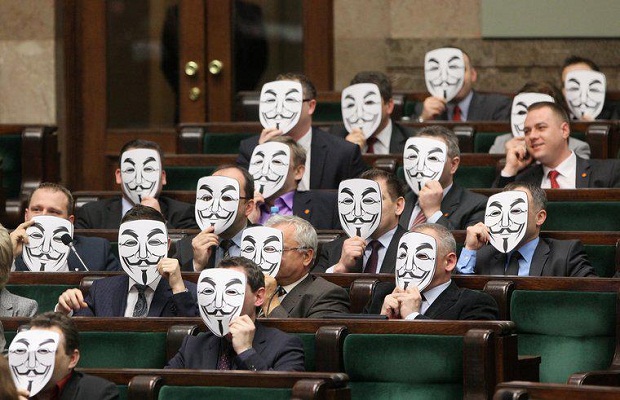 Megaupload - Page 2 Deputés-polonais-anonymous
